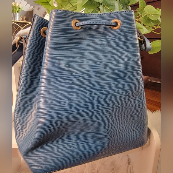 Authentic Vintage Louis Vuitton Blue Epi Bucket Noe - Picture 16 of 16
